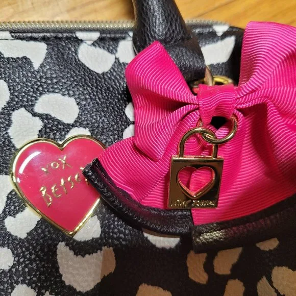 Betsey Johnson Black & White Small Handbag - Picture 2 of 4